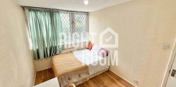 Room in a Shared House, Grosvenor Road, E14 - Photo 2