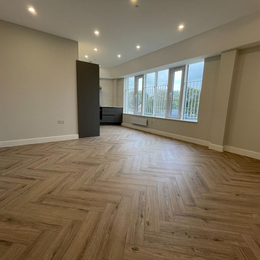 2 Bed Flat, Alleyn House, SO15 - Photo 1