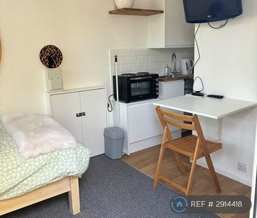 Studio to rent - Photo 1