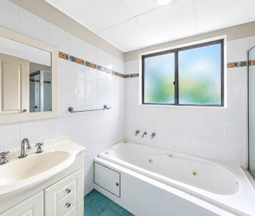 Bright and Spacious Three-Bedroom Apartment!! - Photo 6