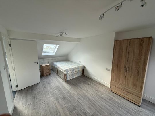 Studio Flat, Sellincourt Road, SW17 - Photo 1