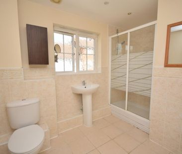 3 bedroom coach house to rent - Photo 2