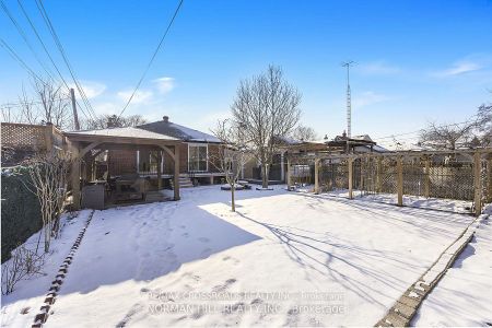 For Lease - 3 Christina Crescent Unit# - BASEMENT, Toronto, Ontario - Photo 4