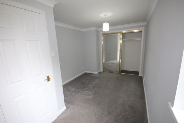 Russell Gardens, Edinburgh, EH12 - Photo 1