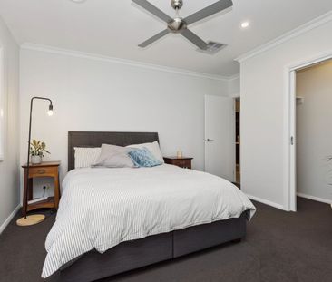 FULLY FURNISHED - AVAILABLE START OF MARCH - Photo 3