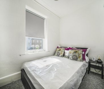 Flat to rent - Blackheath Road, Greenwich, SE10 - Photo 4