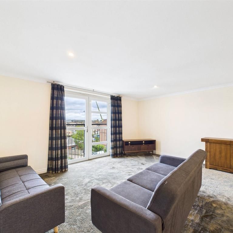 3 bedroom apartment to rent - Photo 1