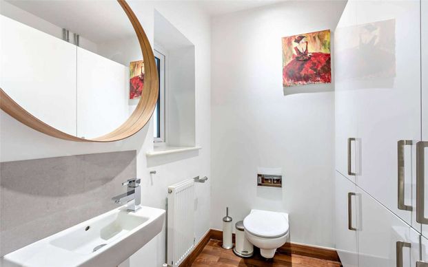 Two bedroom, two bathroom duplex apartment with parking - Photo 1