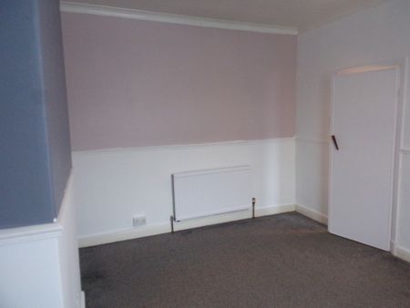 2 Bed Terraced House, Clifton Terrace, LS9 - Photo 2
