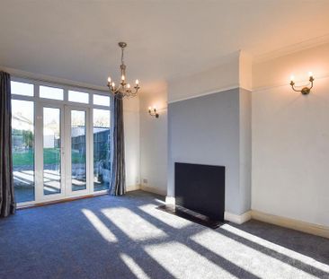 3 bedroom end of terrace house to rent - Photo 2