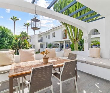 3 Bedroom Townhouse For Rent in Nueva Andalucía, Málaga - Photo 3