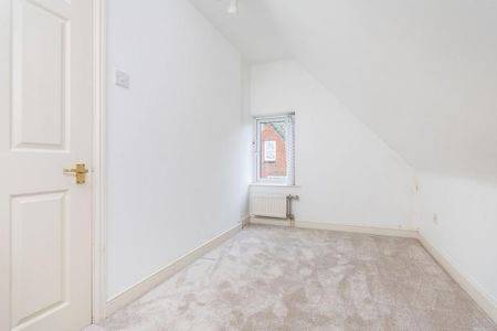 5 bedroom end of terrace house to rent - Photo 2