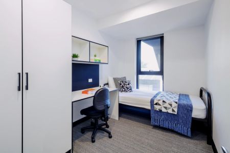 Two Bedroom Apartment Silver - Photo 2