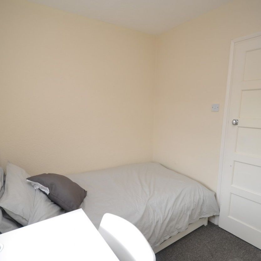 4 bed Semi-Detached House for Rent - Photo 1