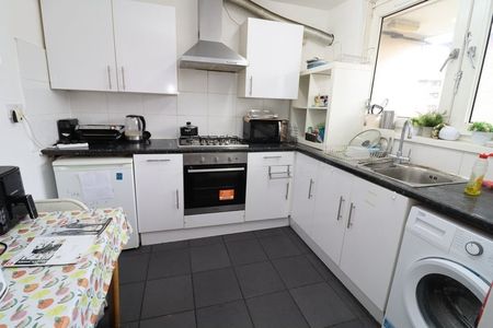 Room in a Shared Flat, Wedgewood House, E2 - Photo 3