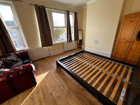 5 bedroom property to rent - Photo 2