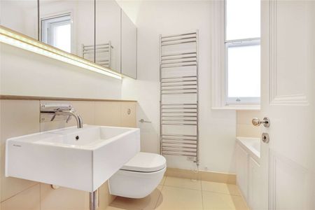 A beautifully refurbished four bedroom maisonette in Knightsbridge, offering elegant living spaces, modern finishes, and stunning views of the Brompton Oratory. - Photo 3