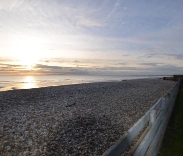 Seafields, East Bracklesham Drive - Photo 3