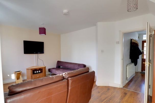 5 Bed Semi-Detached House, Crowhurst Drive, LE3 - Photo 1