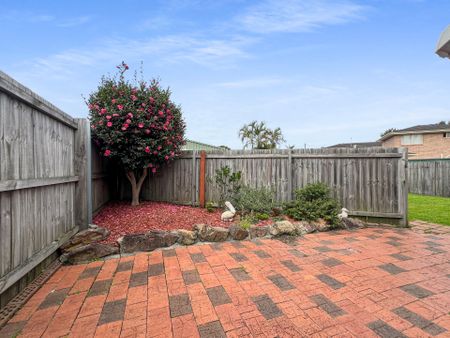 2 Bedroom townhouse located in the heart of Toukley! - Photo 2