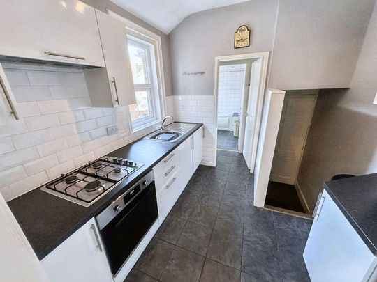 2 bed upper flat to rent in NE3 - Photo 1