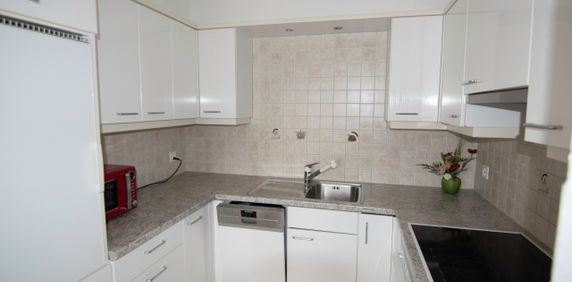 Lichtdurchflutetes 2.5-Zimmer-Apartment mit modernem Komfort im Herzen von Dielsdorf - Photo 2