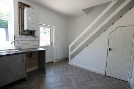 2 bedroom terraced house to rent - Photo 4