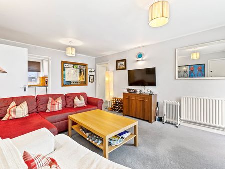 Ref: GF - Reigate Hill - Photo 3