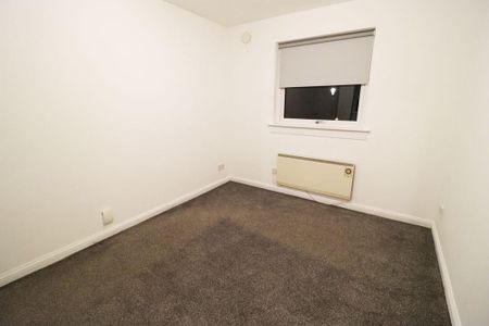 3 bedroom flat to rent - Photo 4