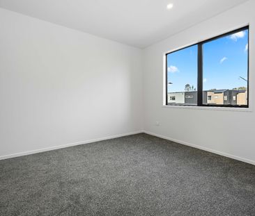 Enjoy easy living in the heart of Hamilton in this modern, two leve... - Photo 3