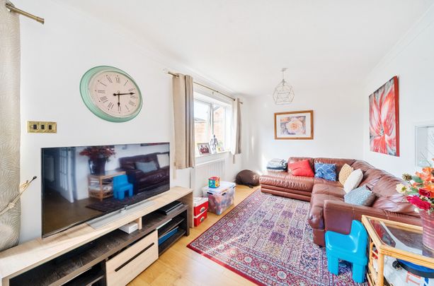 4 bedroom detached house to rent - Photo 1