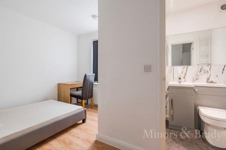 5 bedroom semi-detached house to rent - Photo 4