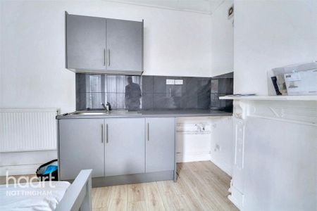 1 bedroom in a house share to rent - Photo 4