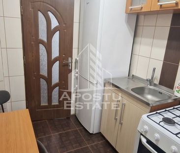 Apartament 3 camere de închiriat, pozitie excelenta, situat central - Fotografie 3