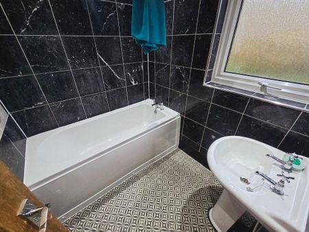 4 bedroom terraced house to rent - Photo 5