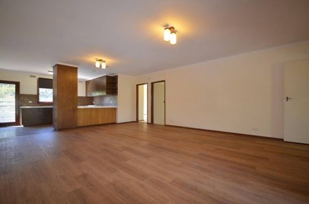 Perfect family home with ample space and a pool - Photo 2