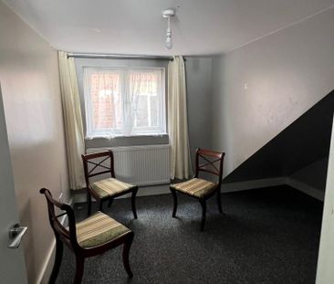 2 bedroom maisonette to rent - Photo 3