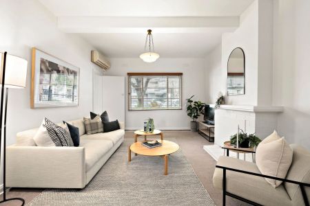 North Facing, Spacious Art Deco – Ground Floor - Photo 3