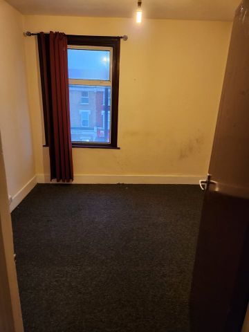 3 Bed Flat, Romford Road, E7 - Photo 3