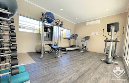 Large Studio unit with open Living area and courtyard - Photo 3