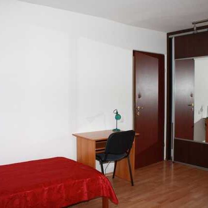 Apartament cu 3 camere, decomandat, 80 mp, zona strazii Scortarilor - Photo 1