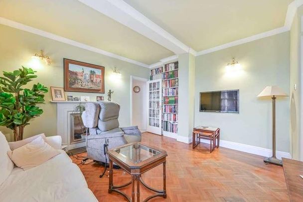 Queensway, Queensway, W2 - Photo 1