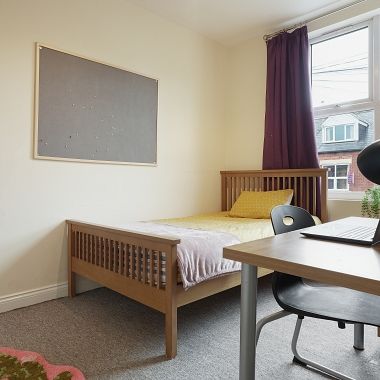 4 bedroom House in a great location! - Photo 1