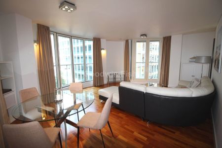2 Leftbank, Spinningfields - Photo 2