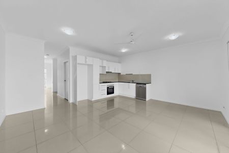 For Lease: Beautifully Presented Duplex in a Sought-After Waterford Pocket - Photo 5