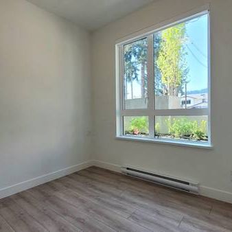 $3550 / 1028 sqft - 3 Bedroom + Den + 2 Bath with spacious deck - Photo 3