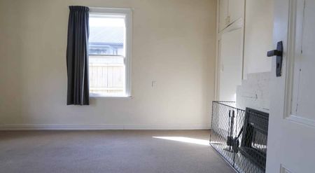 Charming 3-Bedroom Home - Photo 2