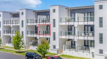 Modern 2-Bedroom Apartment in Flat Bush, Auckland - Photo 4