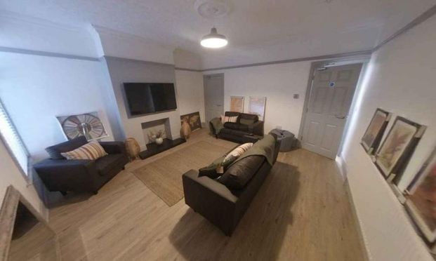 1 bedroom in a house share to rent - Photo 1