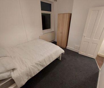 4 bedroom terraced house to rent - Photo 6